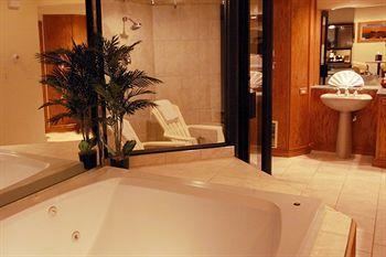 Sybaris Pool Suites Mequon Brown Deer المظهر الخارجي الصورة