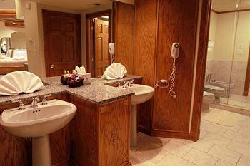 Sybaris Pool Suites Mequon Brown Deer المظهر الخارجي الصورة