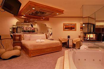 Sybaris Pool Suites Mequon Brown Deer المظهر الخارجي الصورة