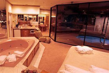 Sybaris Pool Suites Mequon Brown Deer المظهر الخارجي الصورة